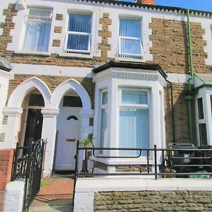Holiday home Three Bedroom Townhouse - Free Local Parking - By Promise, Cardiff
