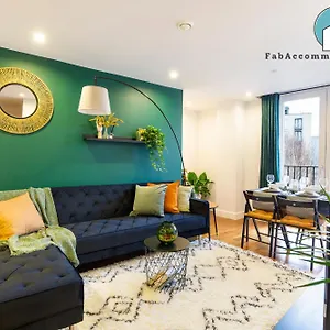 Apartment Amazing Flat-parking Available-by Fabaccommodation, Cardiff